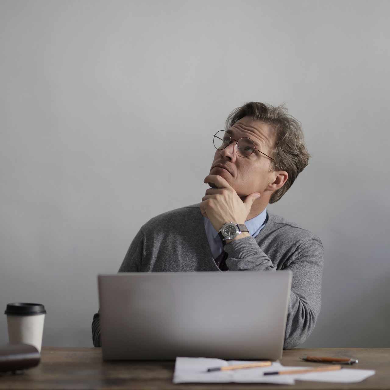 man-people-desk-laptop-3931391